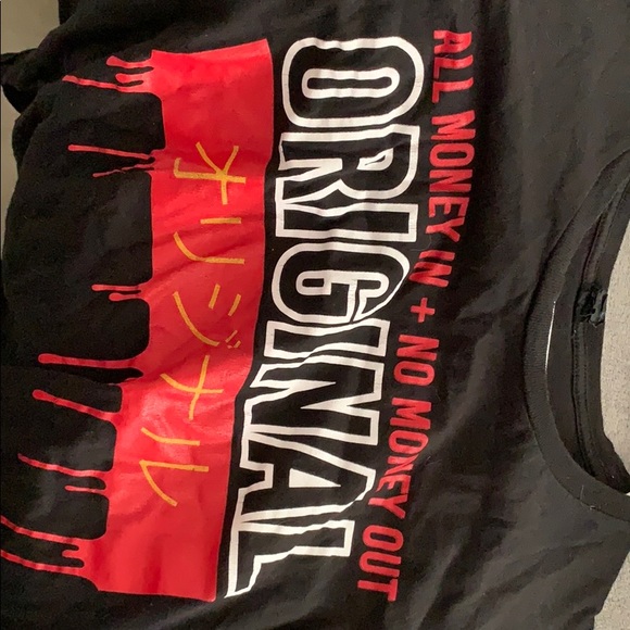 black tee - Picture 3 of 3